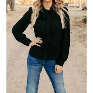 NEW STERLING KREEK business babe tee top in black